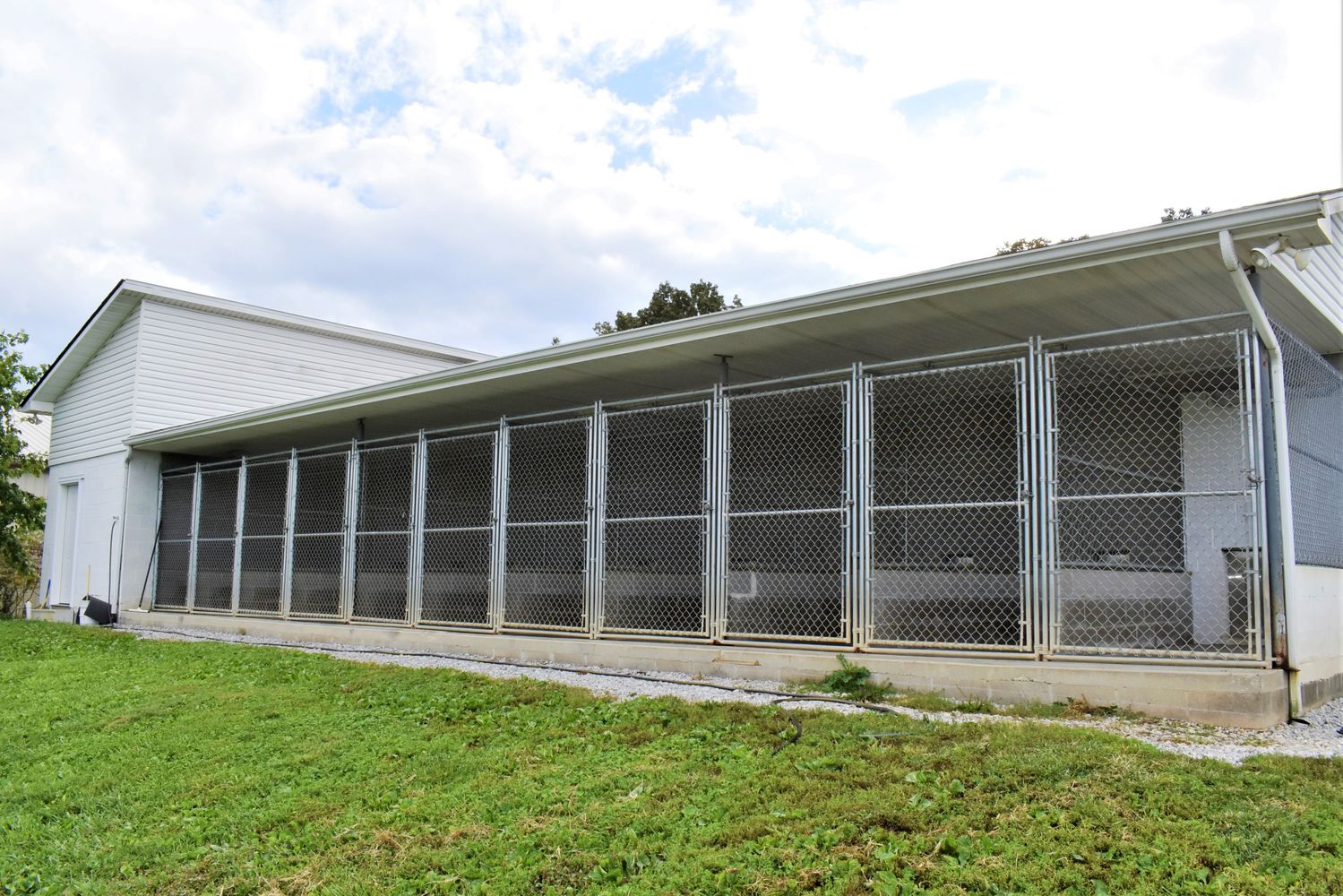 Bed & Biscuit: 153 Fence Ln, Crossville, TN 38571